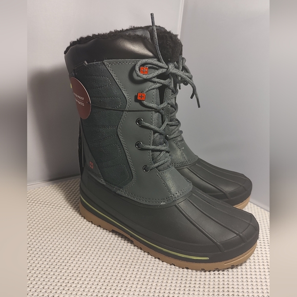 Swiss Tech Other - Swiss Tech Boys Size 6 Winter Snow Boots Memory foam Genuine suede Waterproof